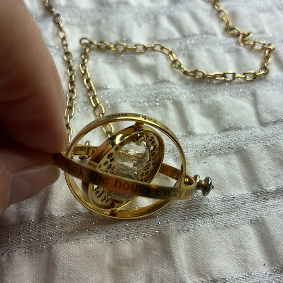 Harry Potter Time Turner Necklace like new - Picture 8 of 8